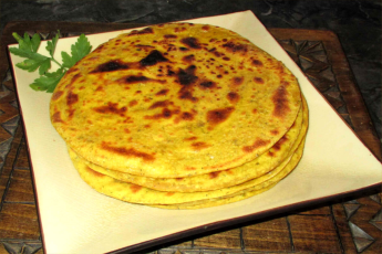 Paneer paratha with butter