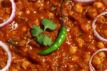 Pindi Chana Amritsari (Family Pack-1 Kg)